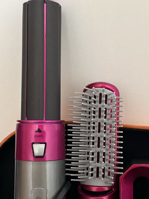 Продам фен с насадками б/у.