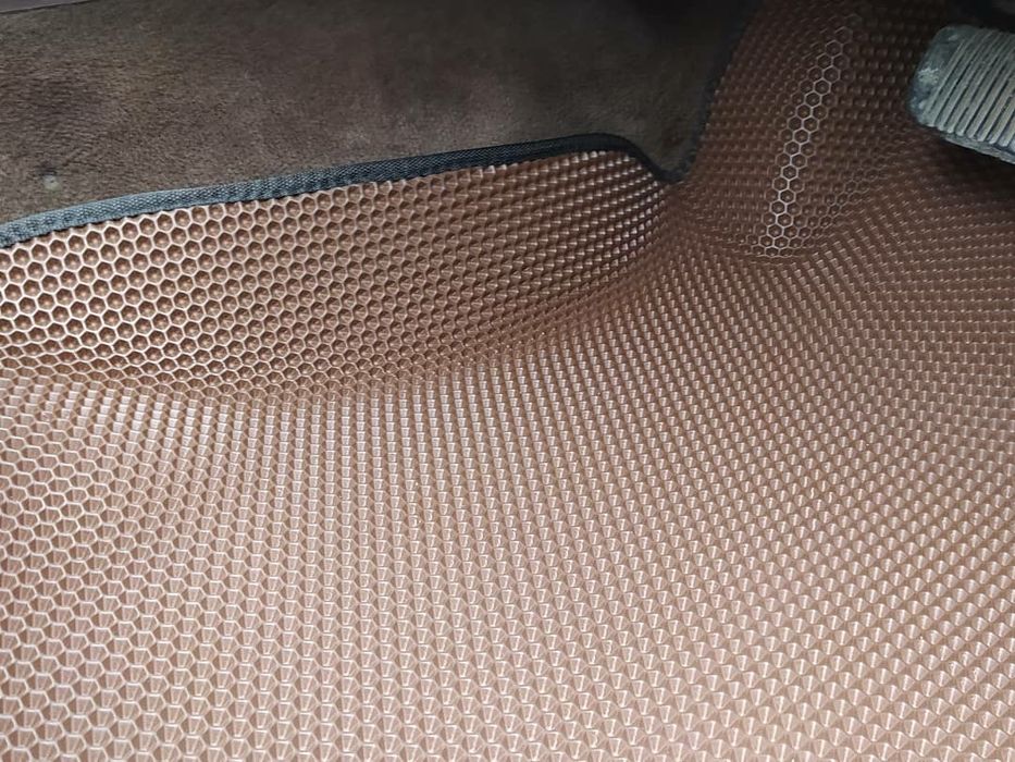 Коврики авто полики на Марк и чайзер