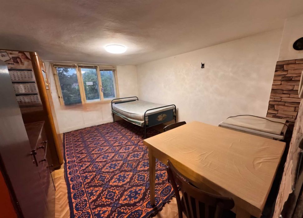 Къща в град Дебелец