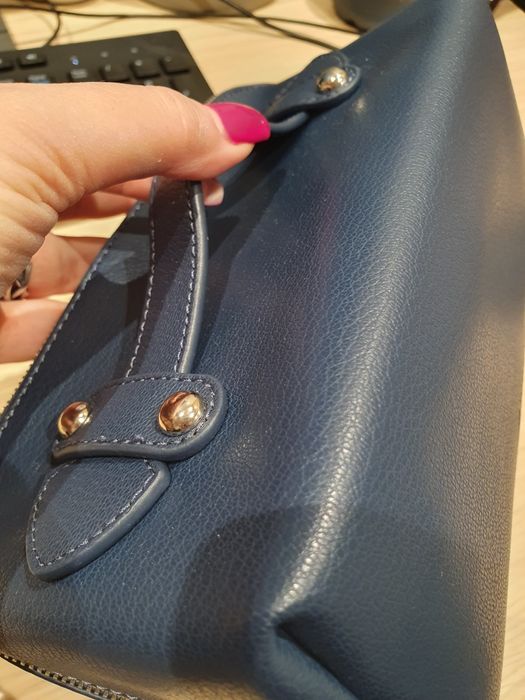 Gentuta de voiaj,  nou-nouța,  culoare bleu navy