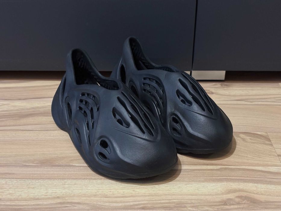 Оригинални Adidas Yeezy Foam RNNR US6