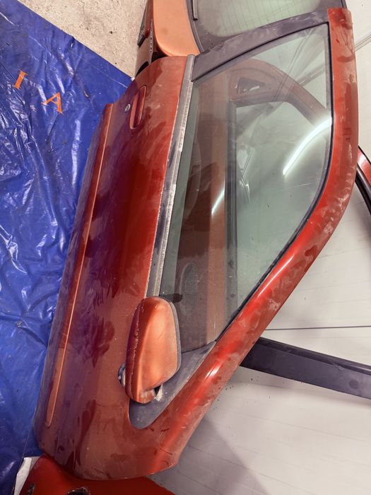 Продавам багажник и дясна врата за citroen xara vts
