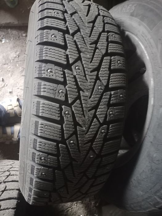 Зимние калеса с дисками  Волгу