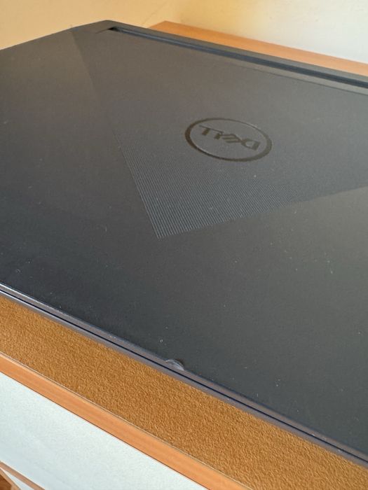 Геймърски лаптоп Dell G15 5510