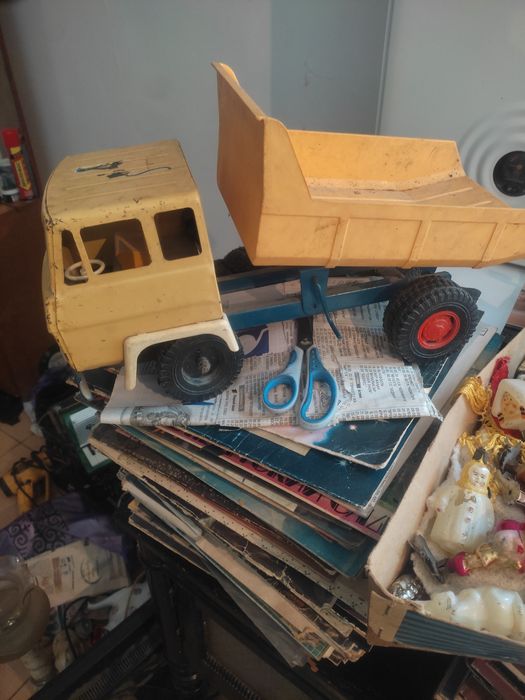 Продам ЗИЛ игрушечный детский колес нет