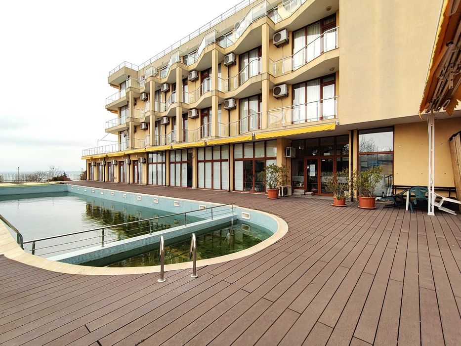 ТОП  НАЕМ | Двустаен на втора линия до централния плаж с покрит двор/веранда,Равда