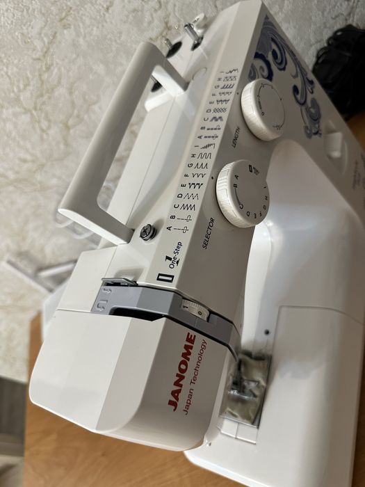 Швейная машинка Janome HighStyle 1818