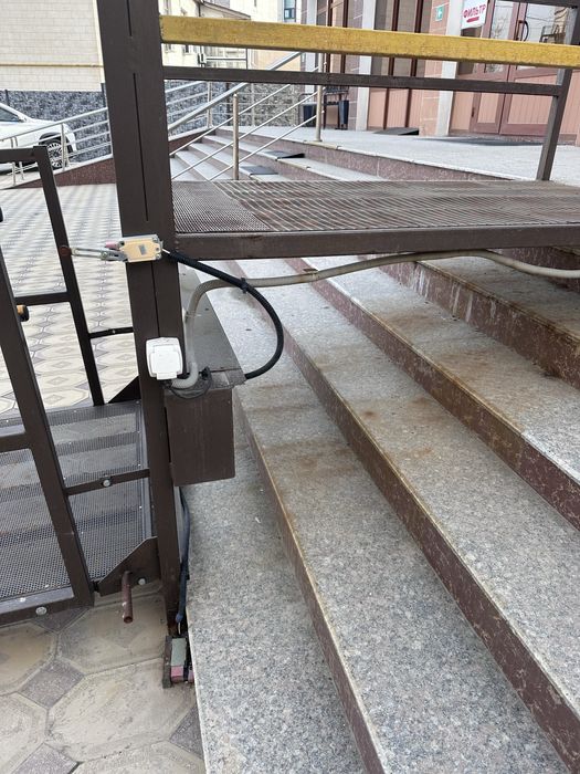 Подьемник для инвалидов вертикальный б/у