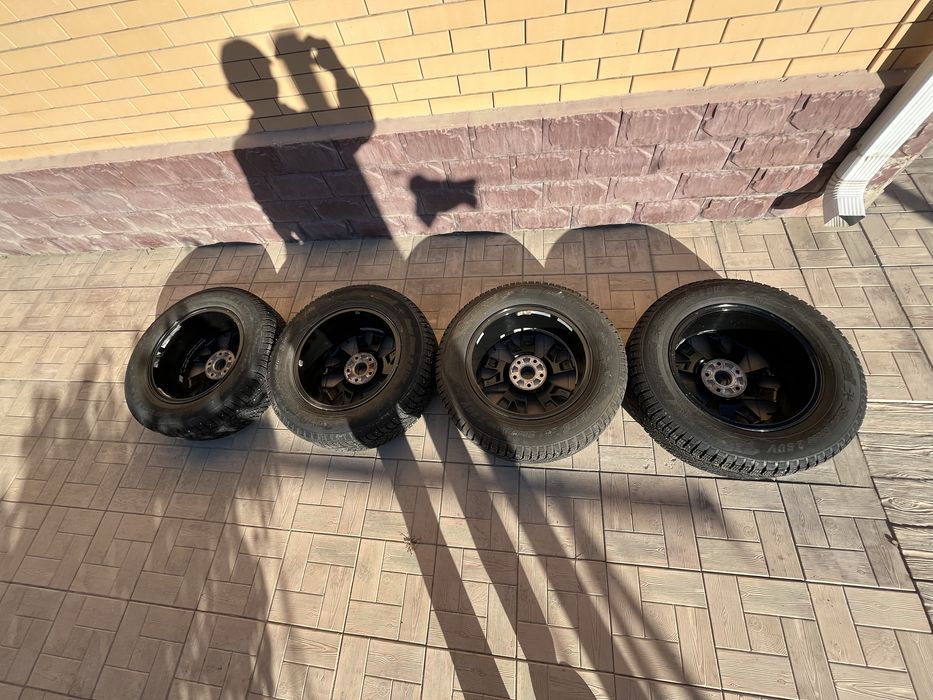 Комплект зимних резин с дисками 235/65/17