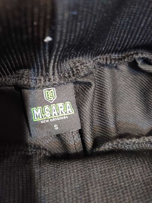 Продавам юношеска спортна долница