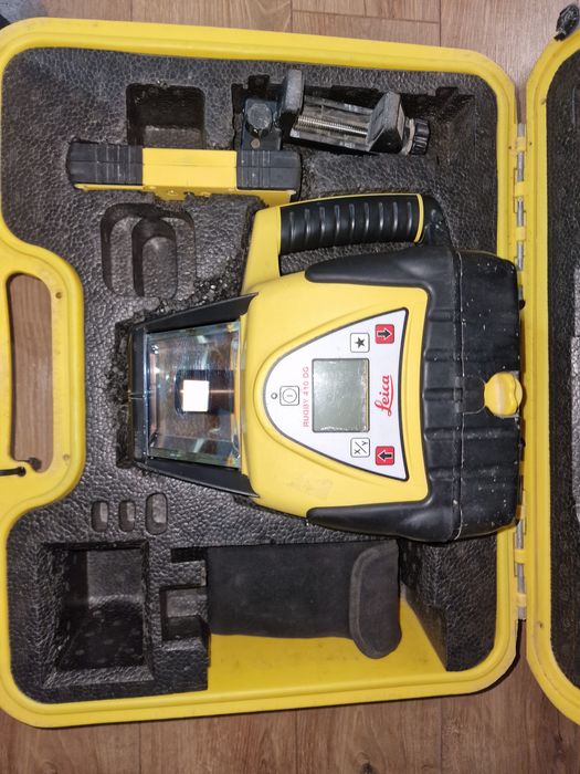 Laser rotativ Leica Rugby 410DG cu Rod-Eye 160 Digital profesionala