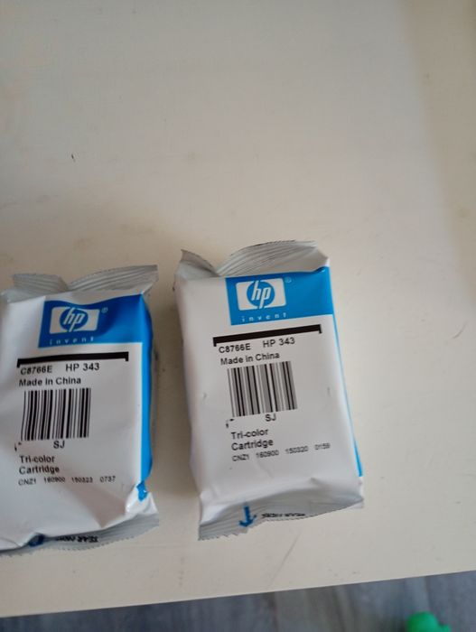 Vând  cartușe originale HP , noi, sigilate
