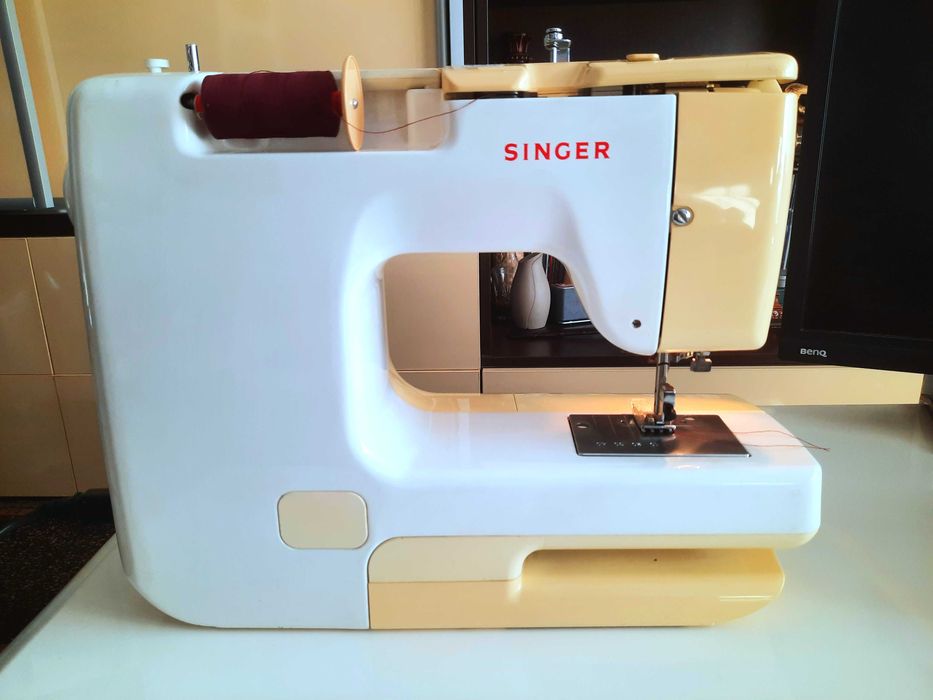 Mașină de cusut și brodat computerizată Singer Professional XL-10