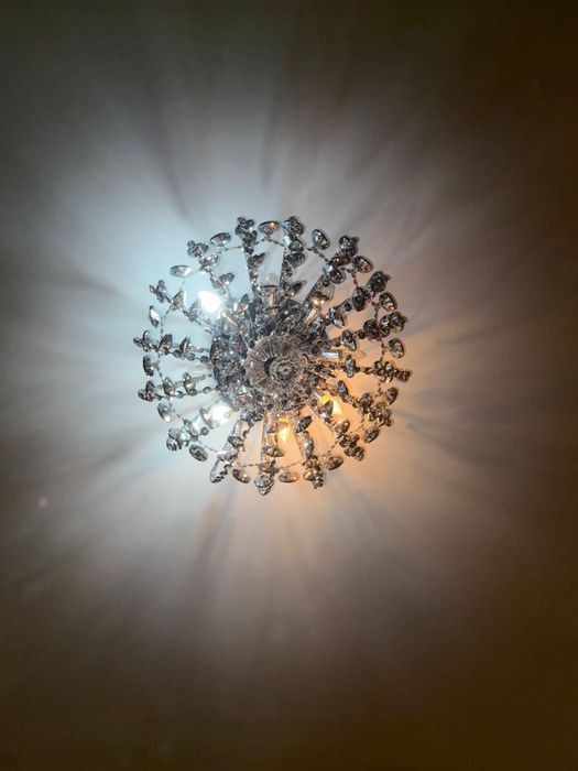 Продам люсту на 8 лампочек