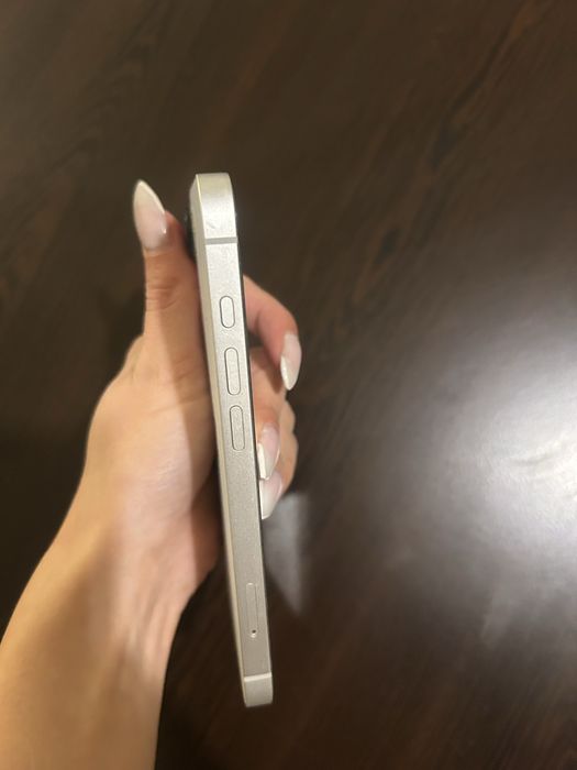 iPhone 16e  - в гаранция