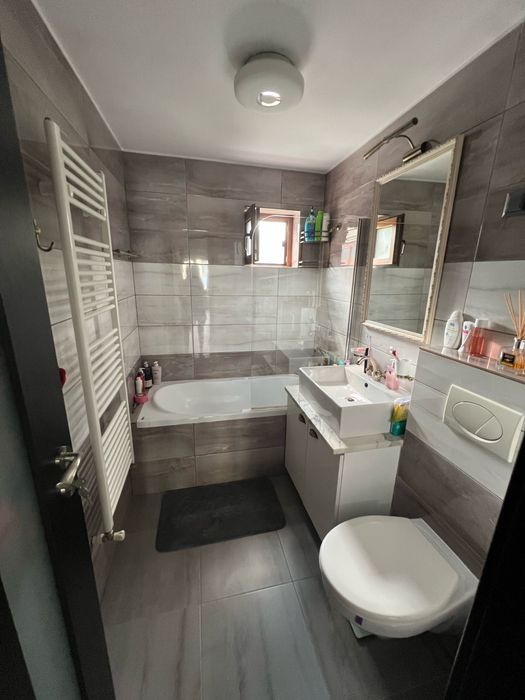 Vand apartament 2 camere decomandat