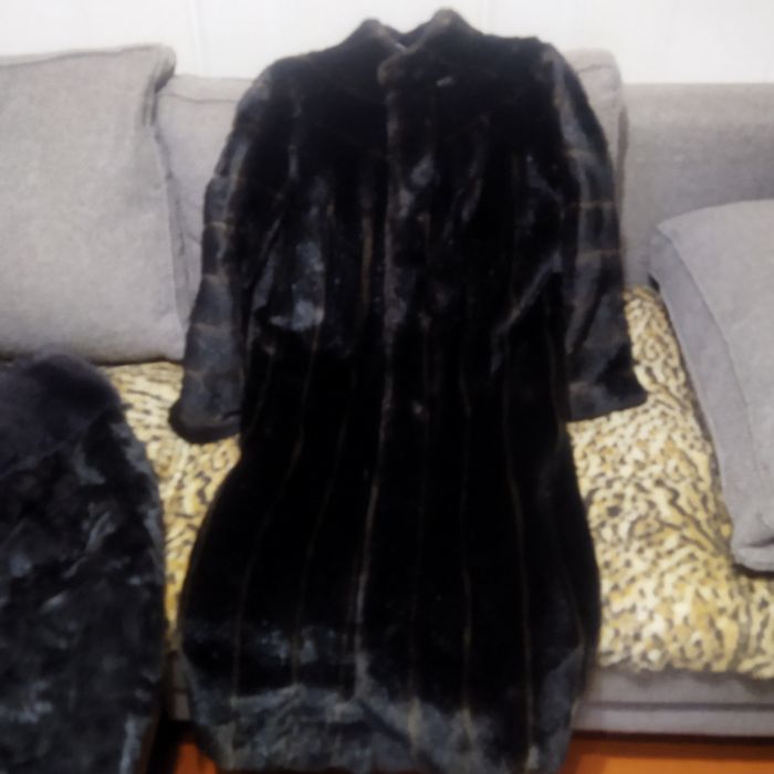 Срочно продам верхнюю одежду