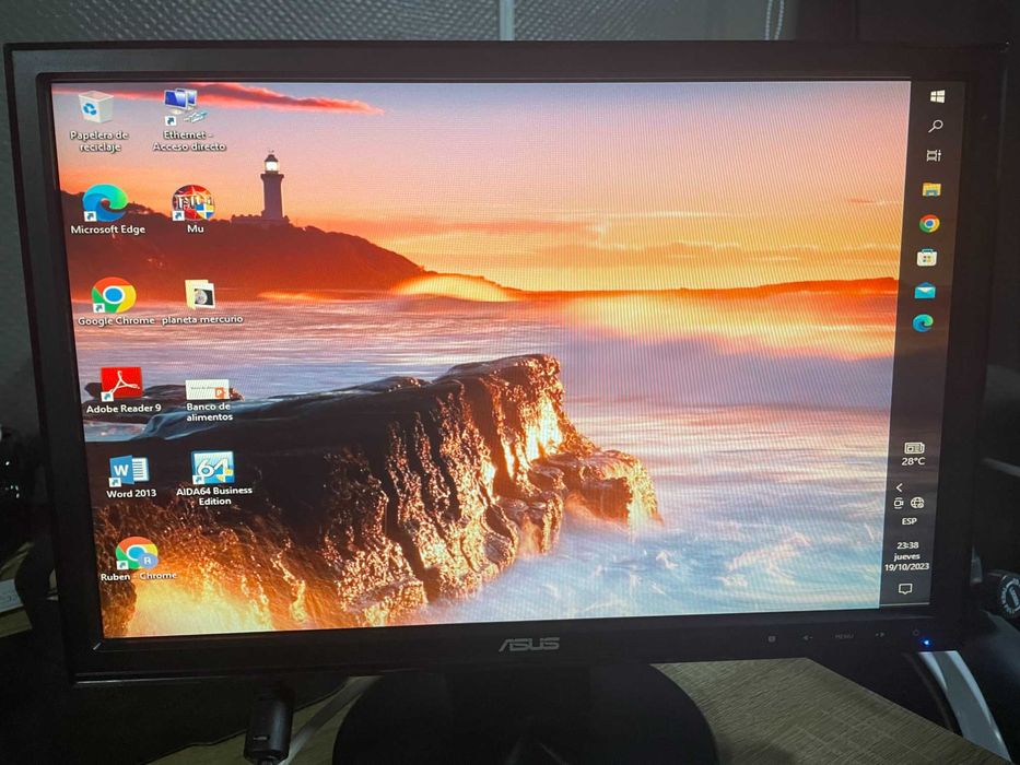 Настолен компютър ASUS с монитор ASUS Windows 10 Pro