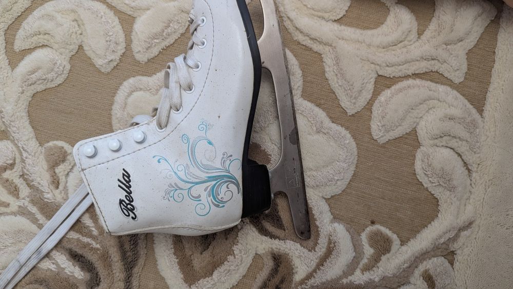 Продам коньки на девочку