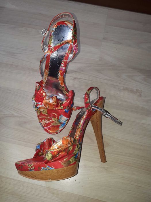 Дамски Обувки с висок ток