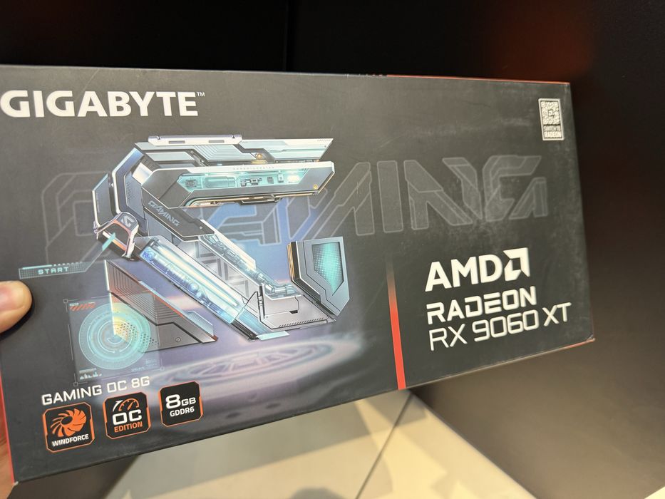 I7 12700kf rx 9060xt 8 gb i 16 gb