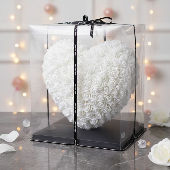 Декоративно сърце от изкуствени рози