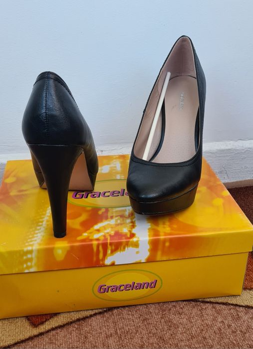 Дамски обувки с ток