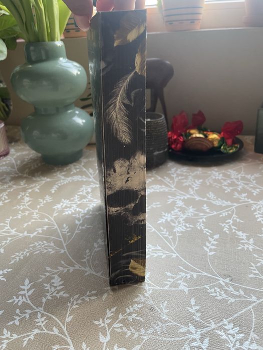 Книги с цветни порезки