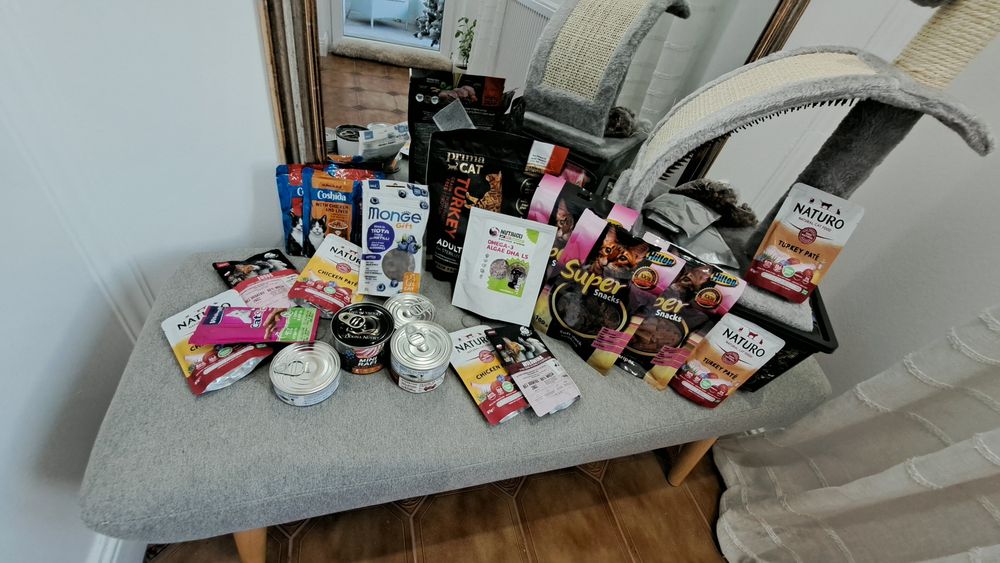 Accesorii Hrana Pisica' Pret Lotul Intreg ( foto