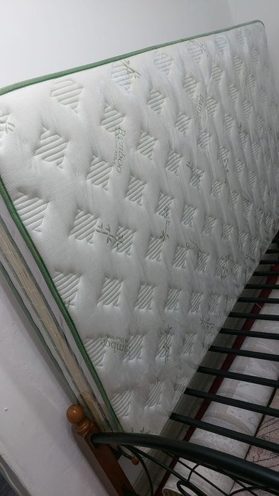 Кровать с матрацем