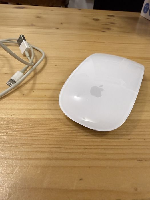 Apple Magic Mouse 2 – wireless, cablu inclus, mic defect estetic