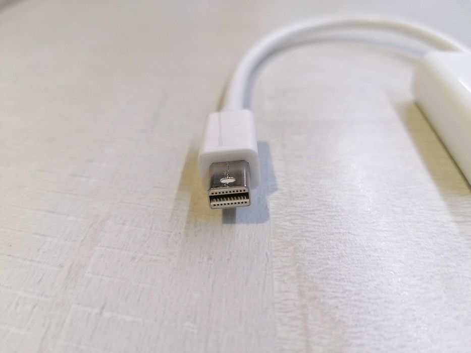 Thunderbolt / Mini Displayport към VGA кабел за Apple Macbook PRO/AIR - НОВ