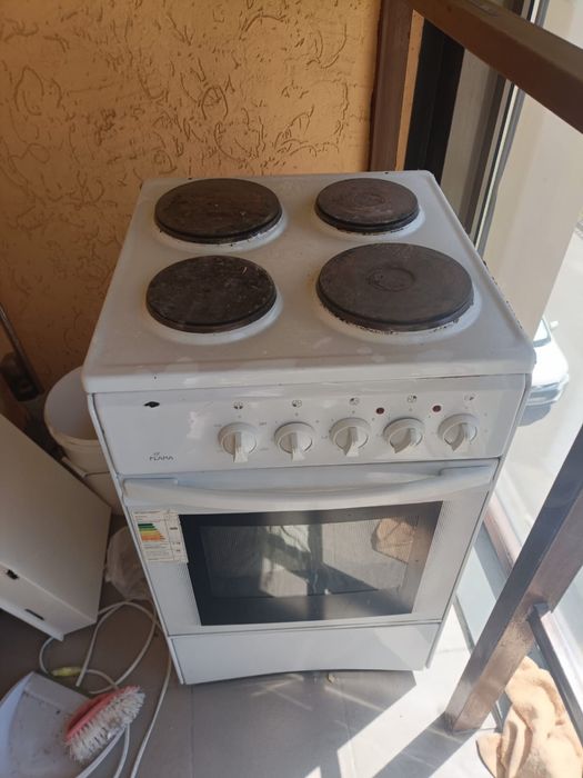 Продам электрическую плиту с духовкой / Электроплита