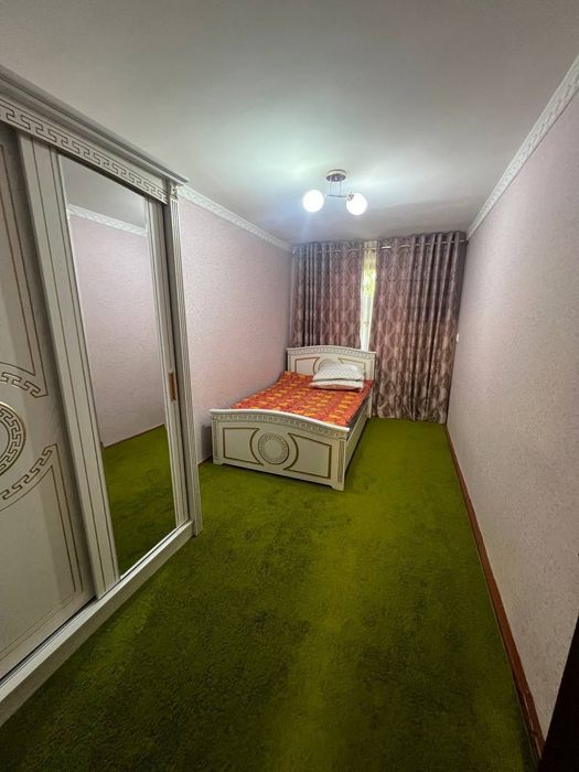 Сдается 3x комнатная квартира 
C обстановкой 
Район: Радуга
Этаж: 2
Це