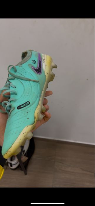 Vand ghete Nike Tempo Acc