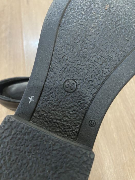 Продам кожаные сандалии