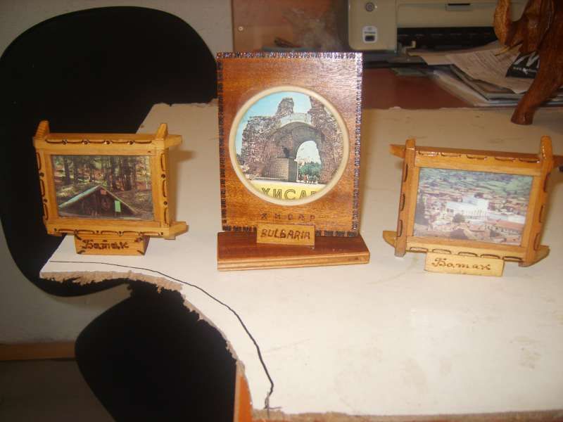 Мини дървени чинийки и изгледи в дървени рамки