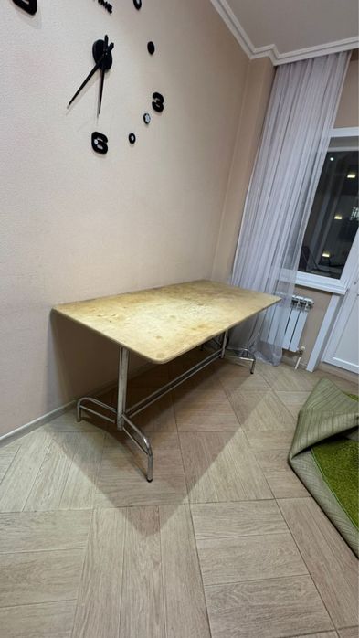 Продам стол  хорошем состояние