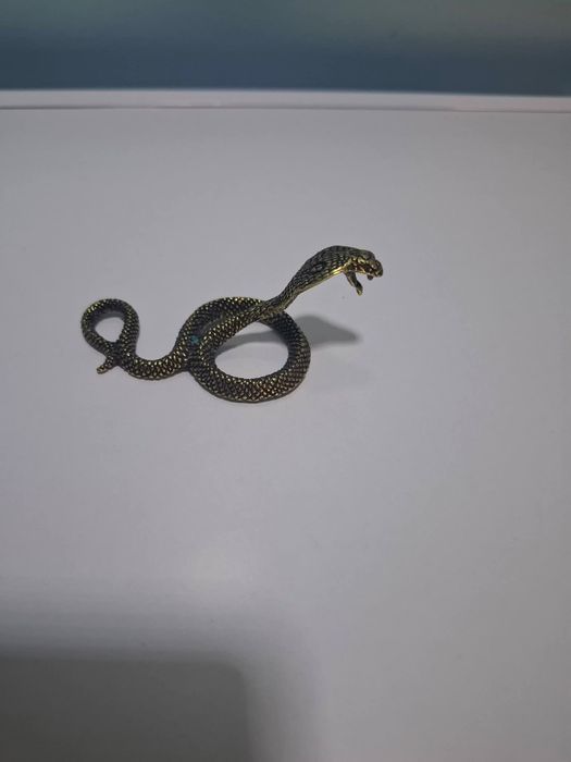 Статуетка на кобра