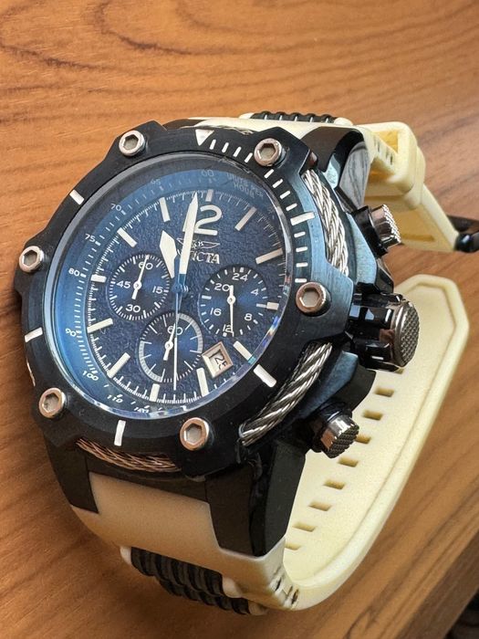 Invicta Bolt Chronograph 18087 – 52 мм, гумена каишка