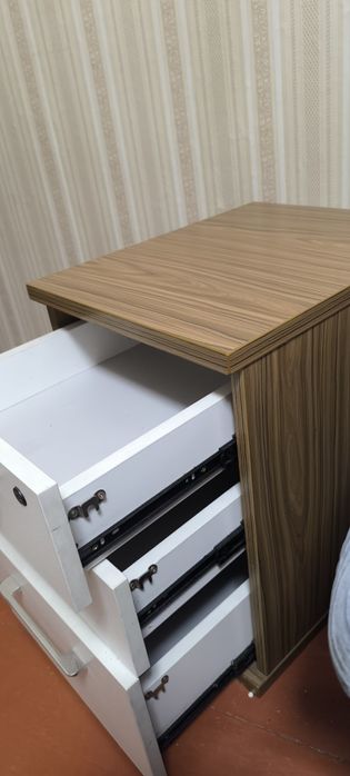 Тумбочки деревянные