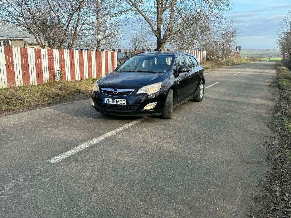 Vând Opel Astra J