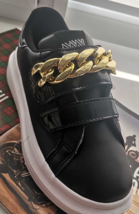 Новые Кроссовки по 2000 тенге