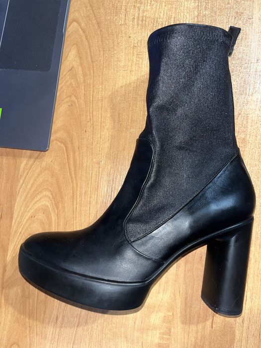 Женские кожаные ботильоны  ECCO 38р