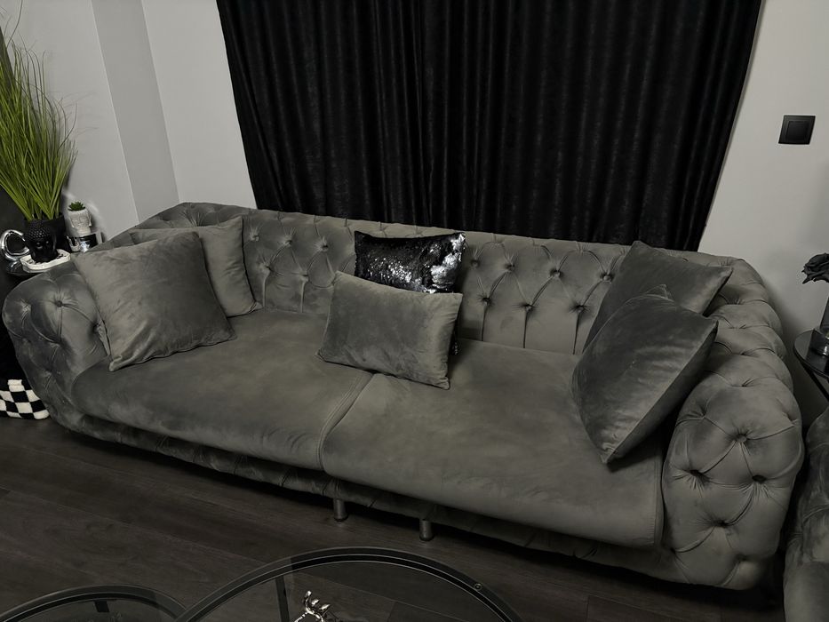 Чисто нов диван, правен по поръчка