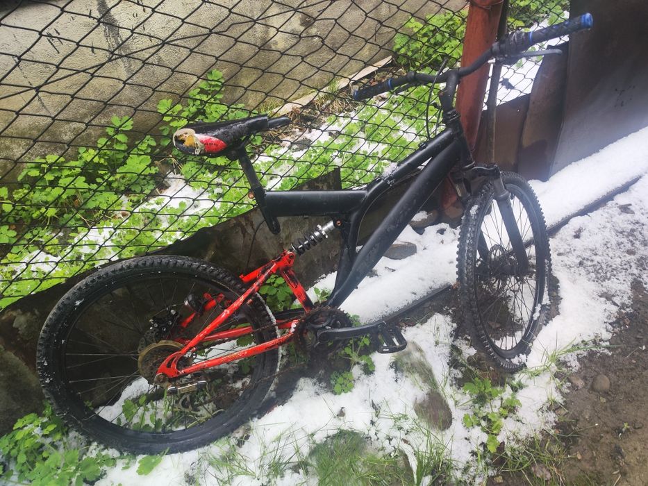 Vând biciclete pentru piese sau eventual pentru reparare