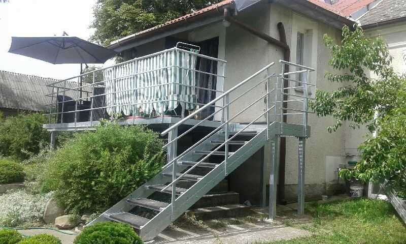 Метална стълба за втори етаж на къща