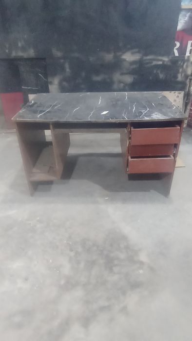 Пластмассовый стол
