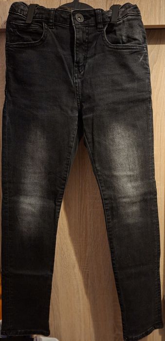 Blugi  pt băiat,varsta 9-10 ani