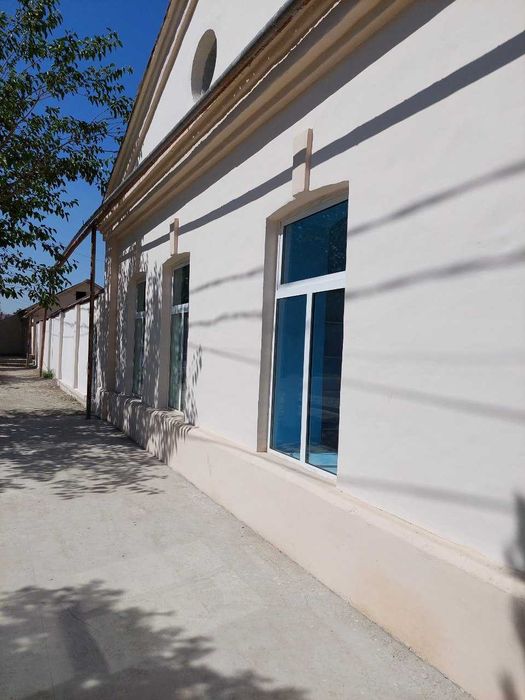 Eski shaxar Karmana  markazidan  bino sotiladi xoxlagan biznes joy